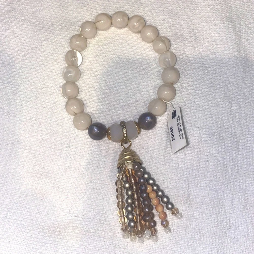 NWT beaded stretch bracelet